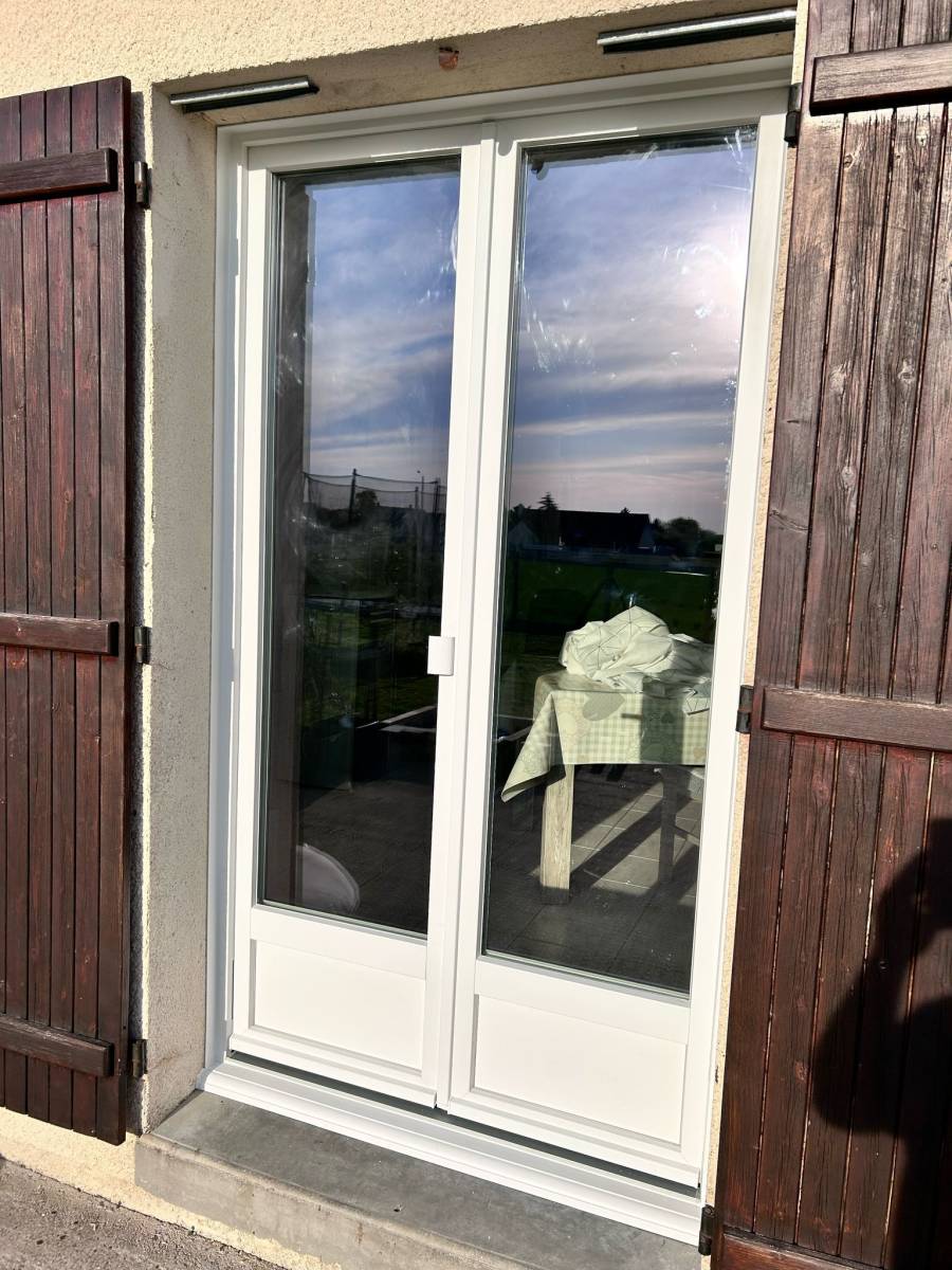 porte-fenêtre double vantail en pvc blanc à Brie-comte-Robert (77)