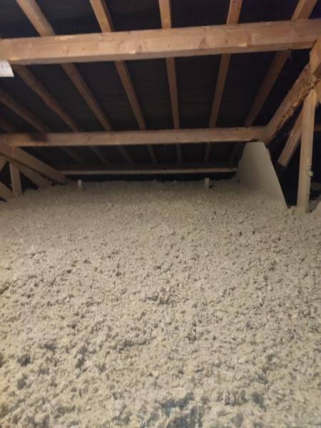Faire isoler des combles perdus pour limiter la perte de chaleur dans une maison sur Montreuil 93