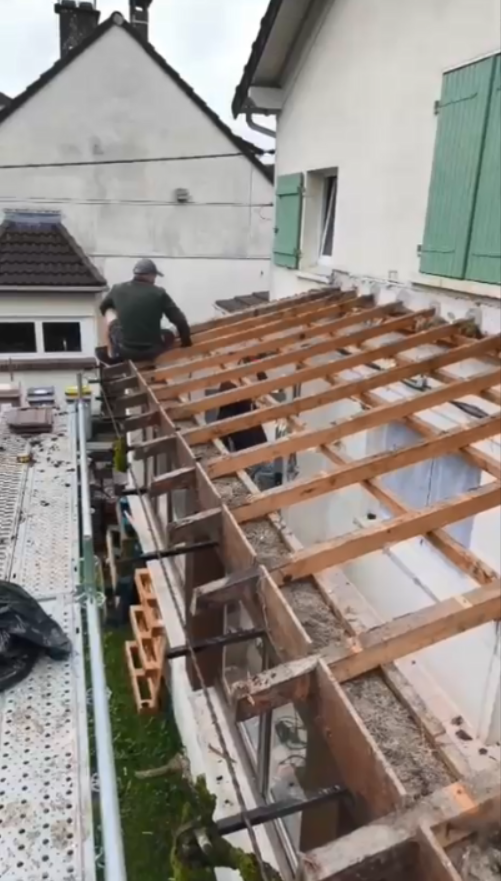 Réfection de couverture sur véranda avec écran sous toiture HPV et nouvelle couverture