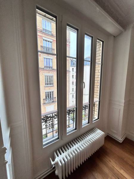 Pose de menuiseries en double vitrage PVC sur une maison classée à Champigny-sur-Marne (94)