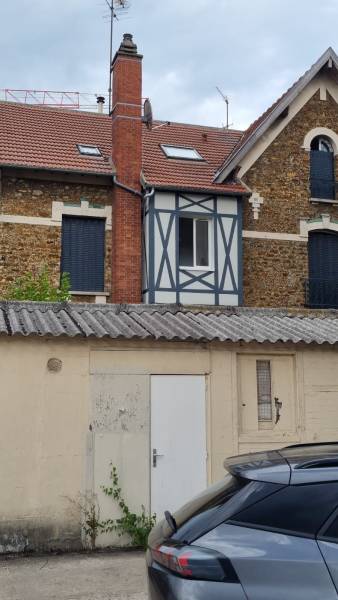 Chantier d'isolation thermique des murs par l'extérieur (ITE) avec reproduction de colombages à Saint-Maur-des-Fossés (94)