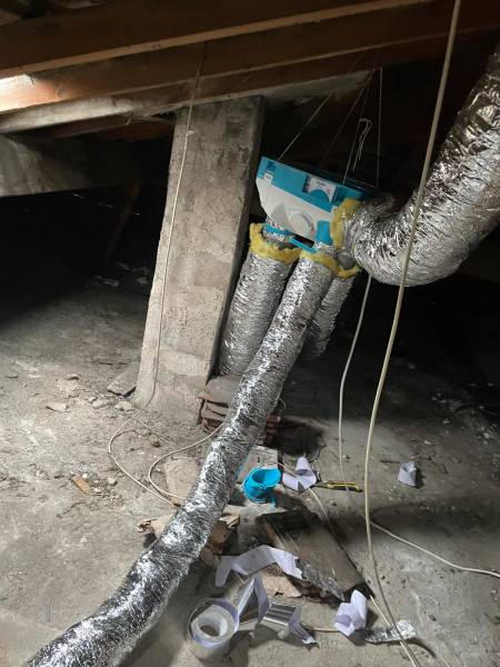 Pose d'une VMC hygroréglable dans les combles perdus avec gaines isolées pour assurer une ventilation idéale à sainte-geneviève-des-bois