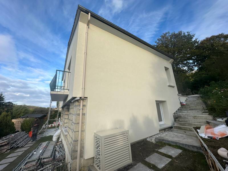 Pose d'un complexe isolant en laine de roche sous enduit