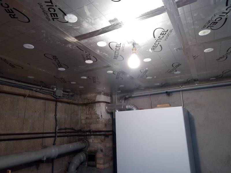 Projet d'isolation thermique en Recticel Fitforall du plancher bas