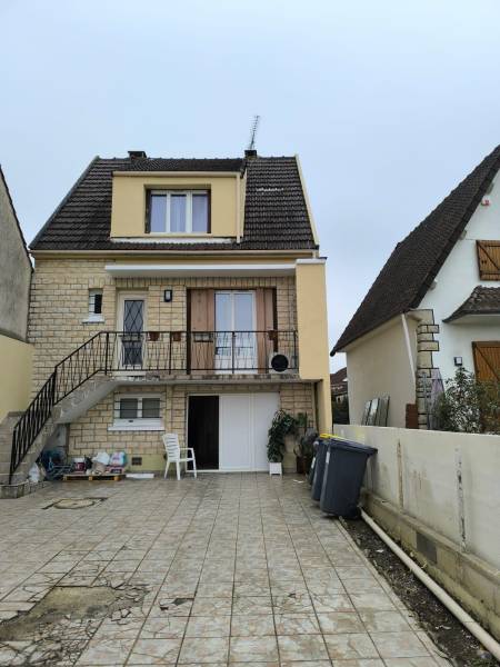 Isolation thermique de la façade avant en polystyrène