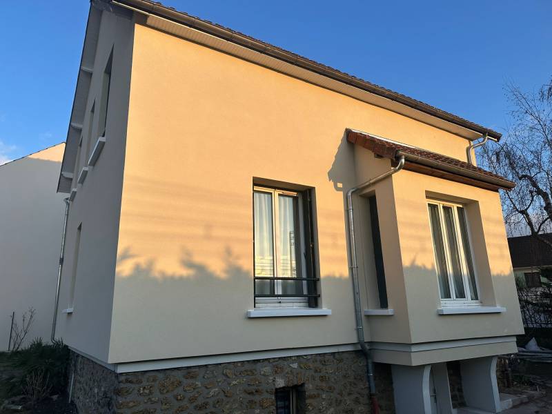 pignon droit avec bow-window à traiter en polystyrène